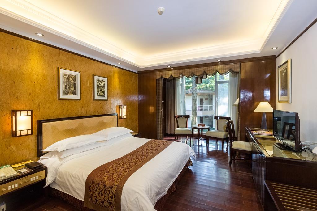 YIHE Hotel Guangzhou Bagian luar foto