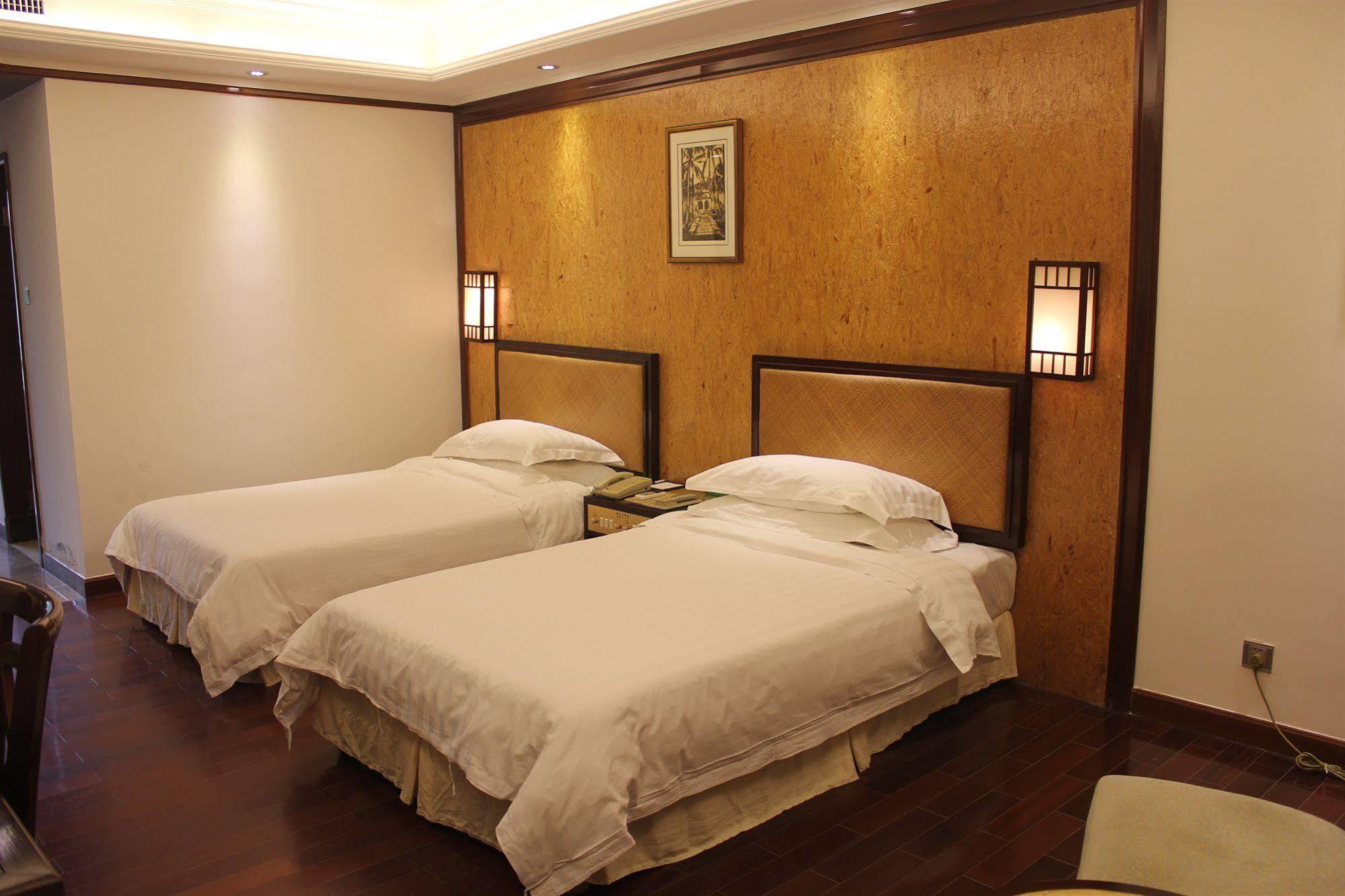YIHE Hotel Guangzhou Bagian luar foto