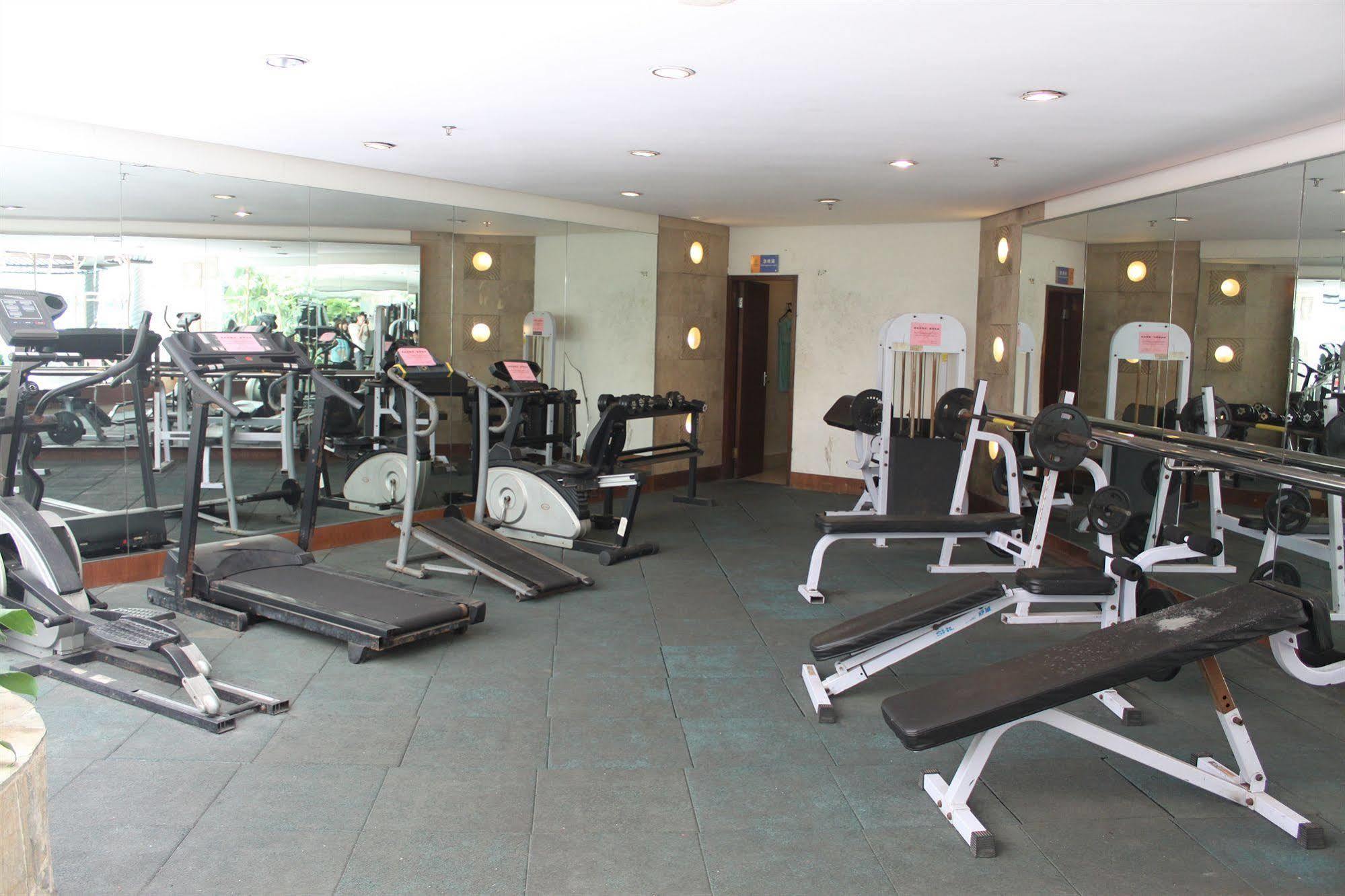YIHE Hotel Guangzhou Bagian luar foto