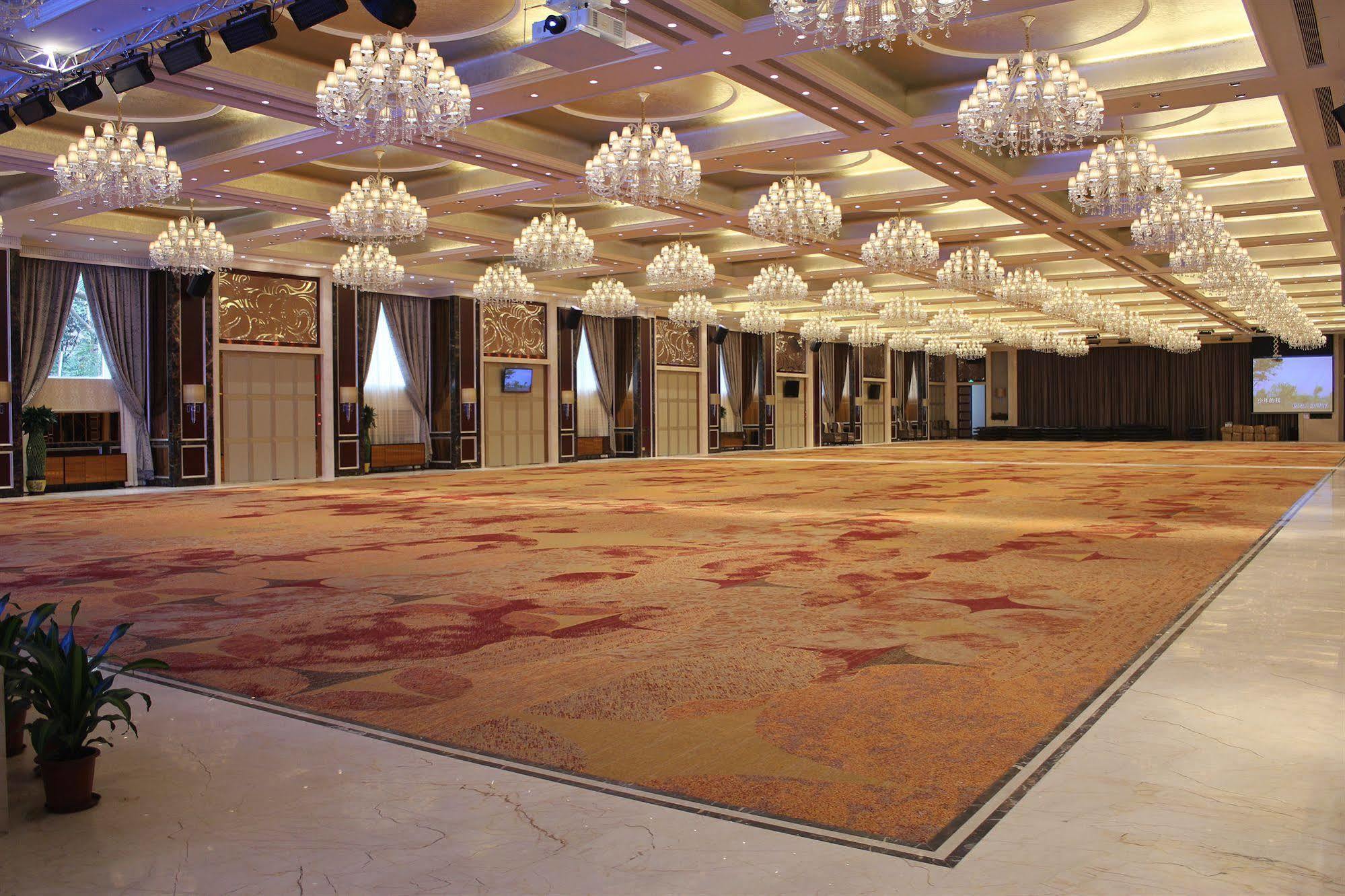 YIHE Hotel Guangzhou Bagian luar foto
