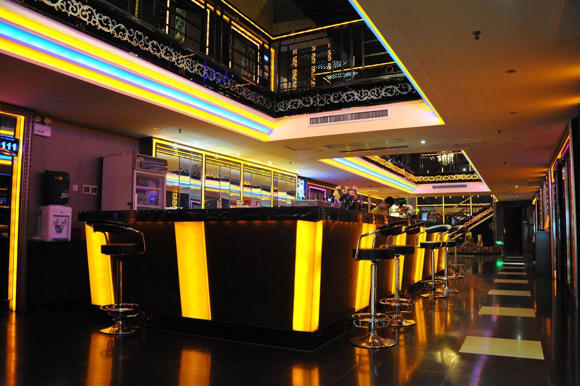 YIHE Hotel Guangzhou Bagian luar foto